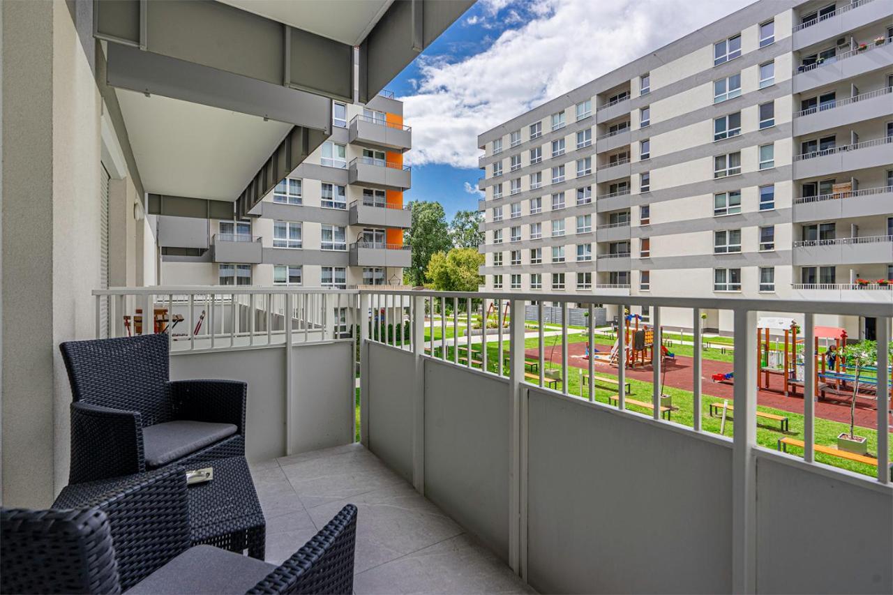 Lotnisko Chopina Modern Apartment Varsó Kültér fotó