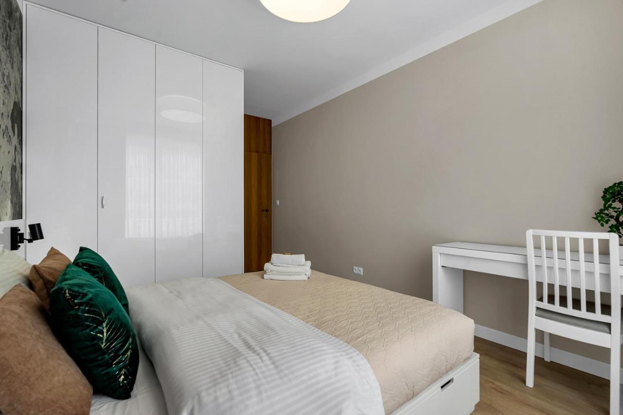 Lotnisko Chopina Modern Apartment Varsó Kültér fotó